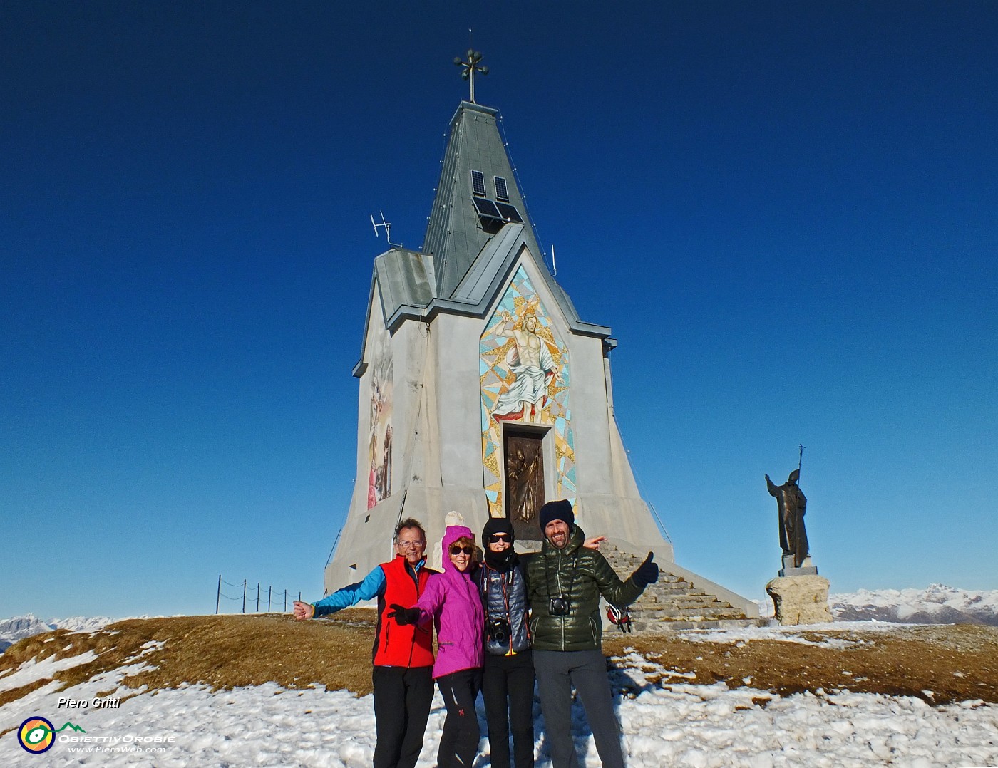 61  Al monumento del Redentore in vetta al Guglielmo (1957 m).JPG